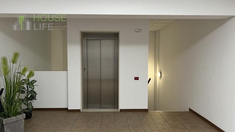 THIENE – Zona Industriale/Commerciale
Ufficio Direzionale Arredato – 250 mq (fino a 750 mq su ric...