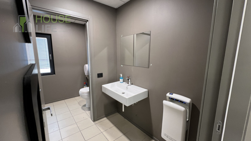 THIENE – Zona Industriale/Commerciale
Ufficio Direzionale Arredato – 250 mq (fino a 750 mq su ric...