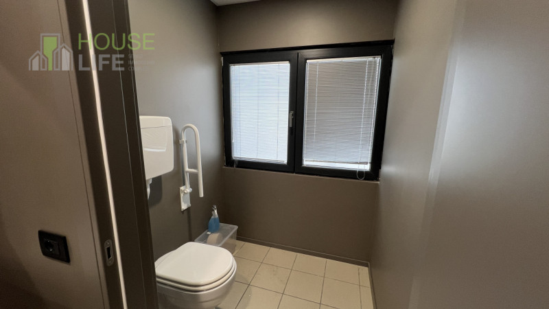 THIENE – Zona Industriale/Commerciale
Ufficio Direzionale Arredato – 250 mq (fino a 750 mq su ric...