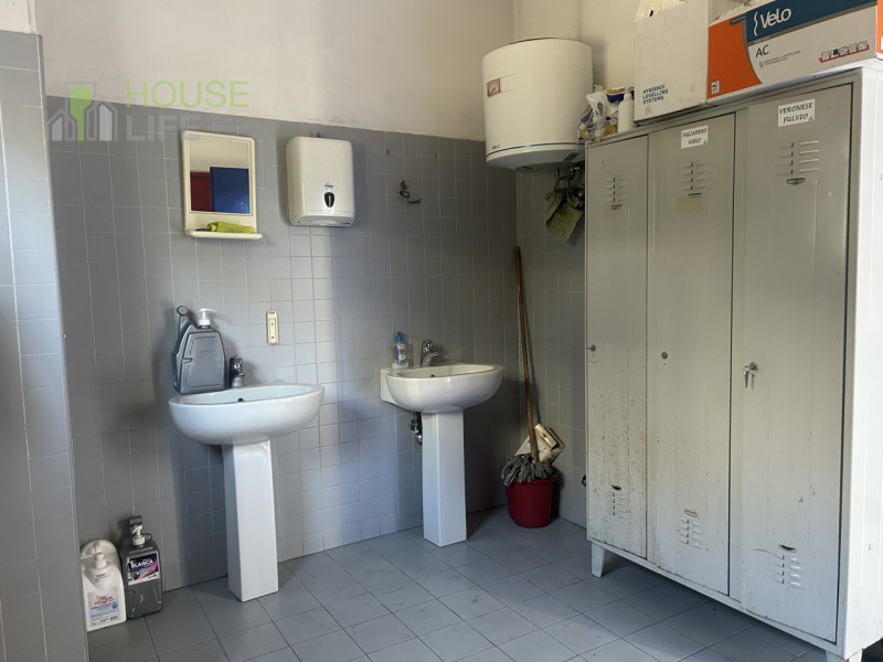 SCHIO - Z.I: CAPANNONE INDUSTRIALE di mq 2.000 circa H 7,00 mt su lotto di mq 3000, con impianto ...