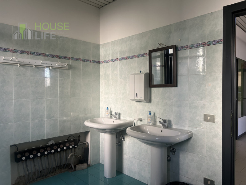 SCHIO - Z.I: CAPANNONE INDUSTRIALE di mq 2.000 circa H 7,00 mt su lotto di mq 3000, con impianto ...