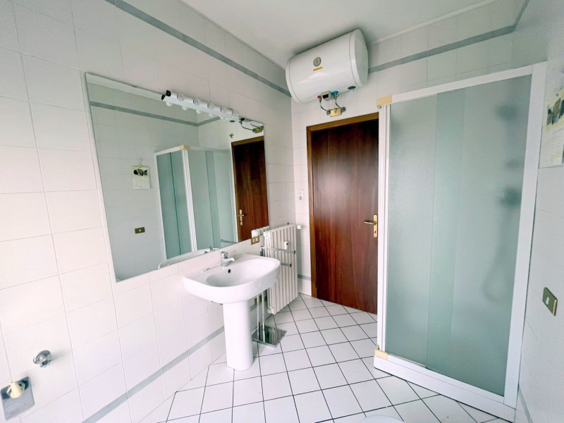 AMPIO 4/5/5 CAMERE PANORAMICO AD ARCELLA /SAN BELLINO €.350.000 - rif.CL513

Proponiamo in vendit...