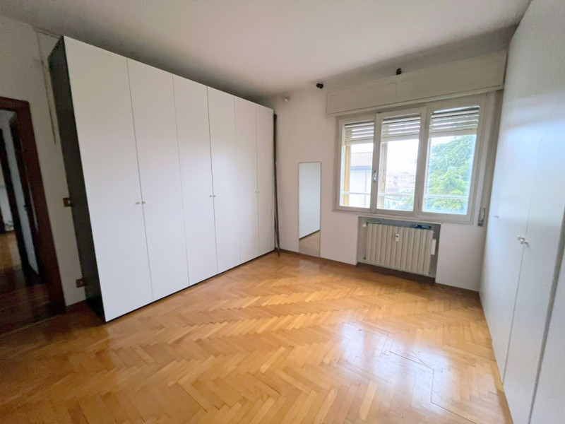 AMPIO 4/5/5 CAMERE PANORAMICO AD ARCELLA /SAN BELLINO €.350.000 - rif.CL513

Proponiamo in vendit...