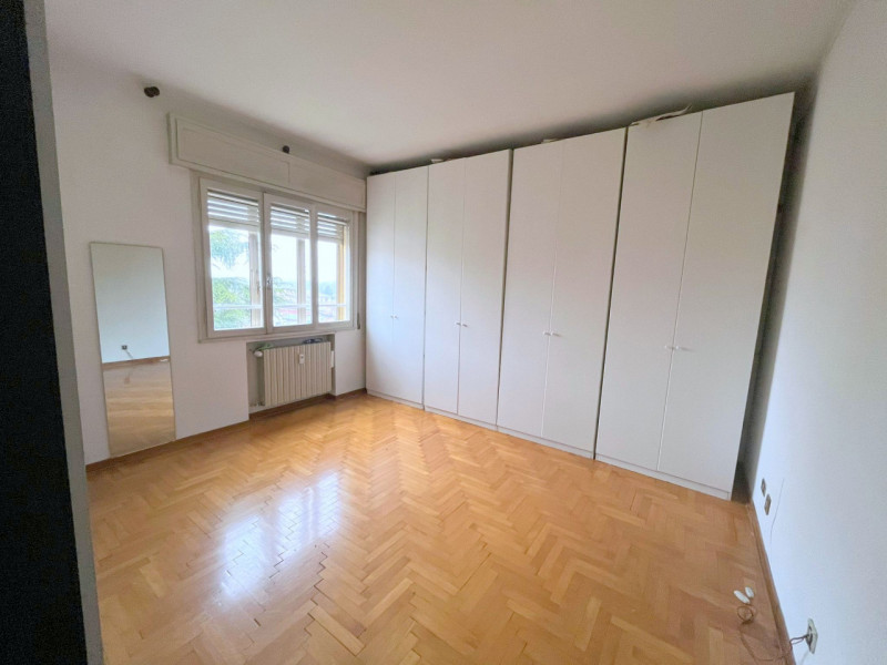 AMPIO 4/5/5 CAMERE PANORAMICO AD ARCELLA /SAN BELLINO €.350.000 - rif.CL513

Proponiamo in vendit...