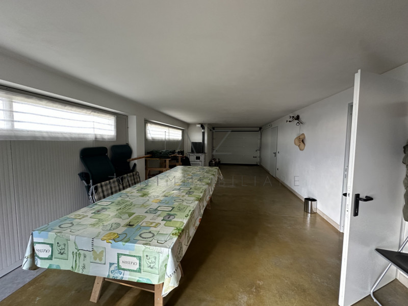 Proponiamo in vendita una splendida casa singola situata nel comune di Solagna, immersa nella nat...