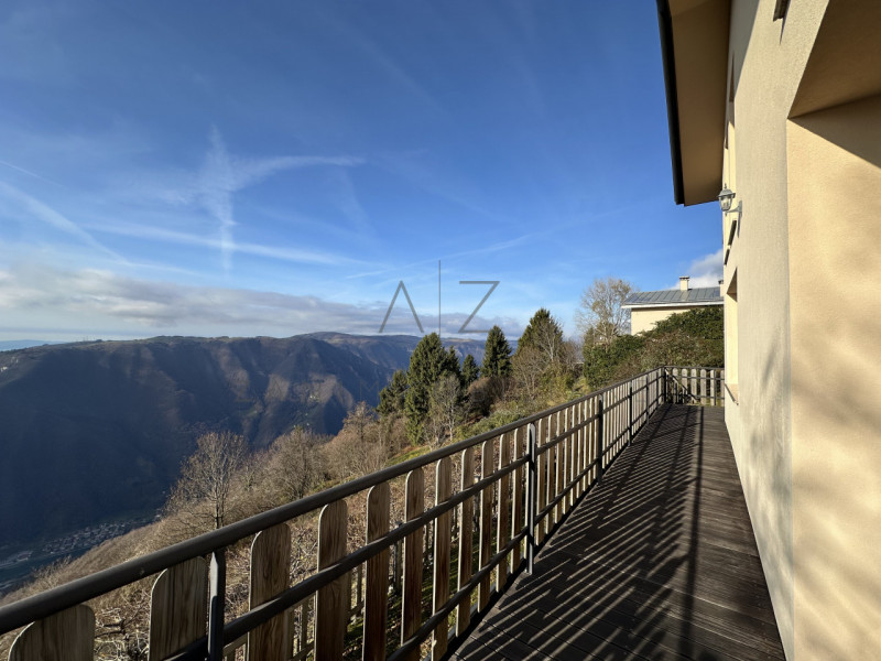 Proponiamo in vendita una splendida casa singola situata nel comune di Solagna, immersa nella nat...