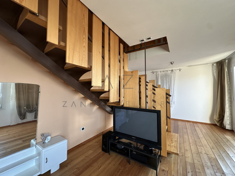 Proponiamo in vendita una splendida casa singola situata nel comune di Solagna, immersa nella nat...