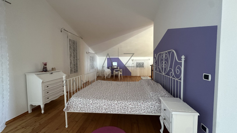 Proponiamo in vendita una splendida casa singola situata nel comune di Solagna, immersa nella nat...