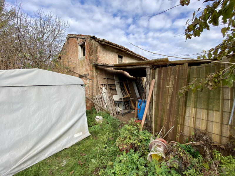 Brendola. In località Pedocchio, proponiamo la vendita di un rustico adatto a essere trasformato ...