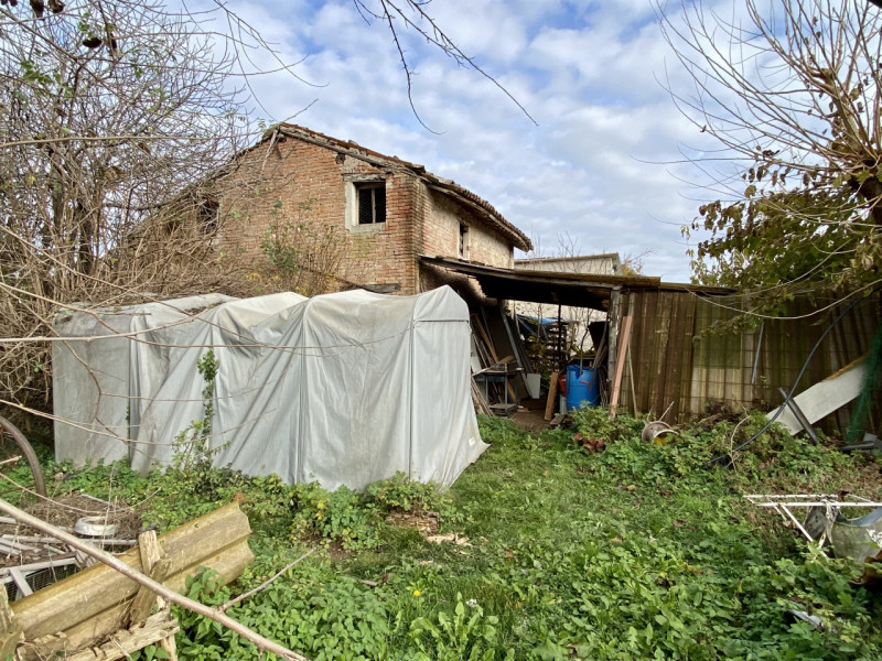 Brendola. In località Pedocchio, proponiamo la vendita di un rustico adatto a essere trasformato ...