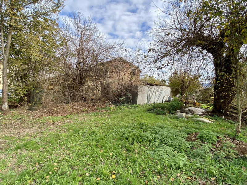 Brendola. In località Pedocchio, proponiamo la vendita di un rustico adatto a essere trasformato ...