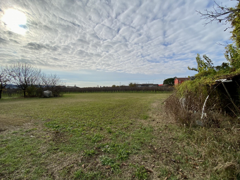 Brendola. In località Pedocchio, proponiamo la vendita di un rustico adatto a essere trasformato ...