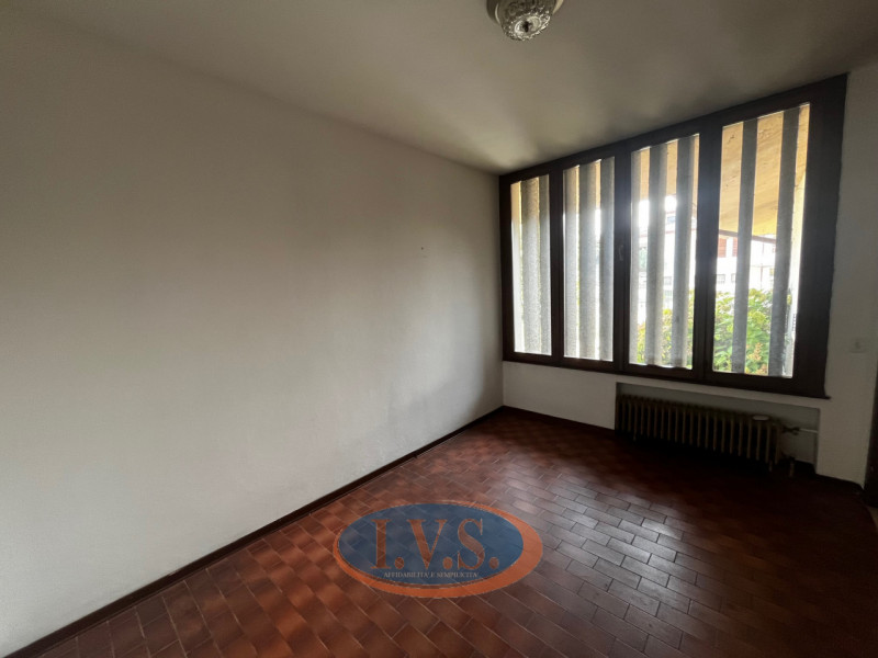 In  posizione tranquilla e riservata del paese di Limena, proponiamo in vendita una villa singola...