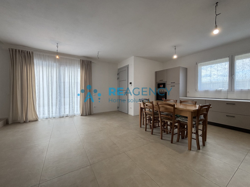 Scopri la tua nuova casa a Sovizzo! Questa splendida bifamiliare, situata in una tranquilla strad...