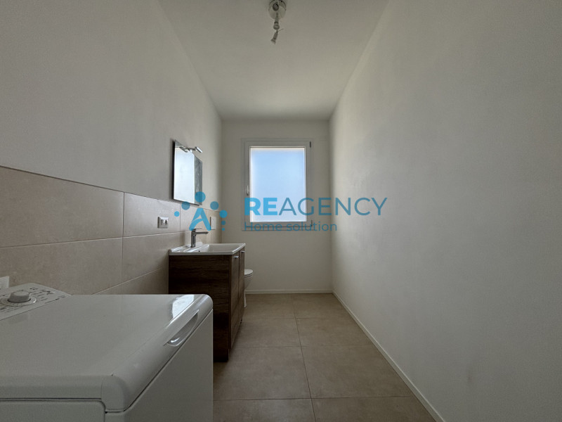 Scopri la tua nuova casa a Sovizzo! Questa splendida bifamiliare, situata in una tranquilla strad...