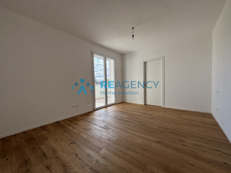 Scopri la tua nuova casa a Sovizzo! Questa splendida bifamiliare, situata in una tranquilla strad...