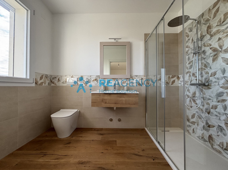 Scopri la tua nuova casa a Sovizzo! Questa splendida bifamiliare, situata in una tranquilla strad...