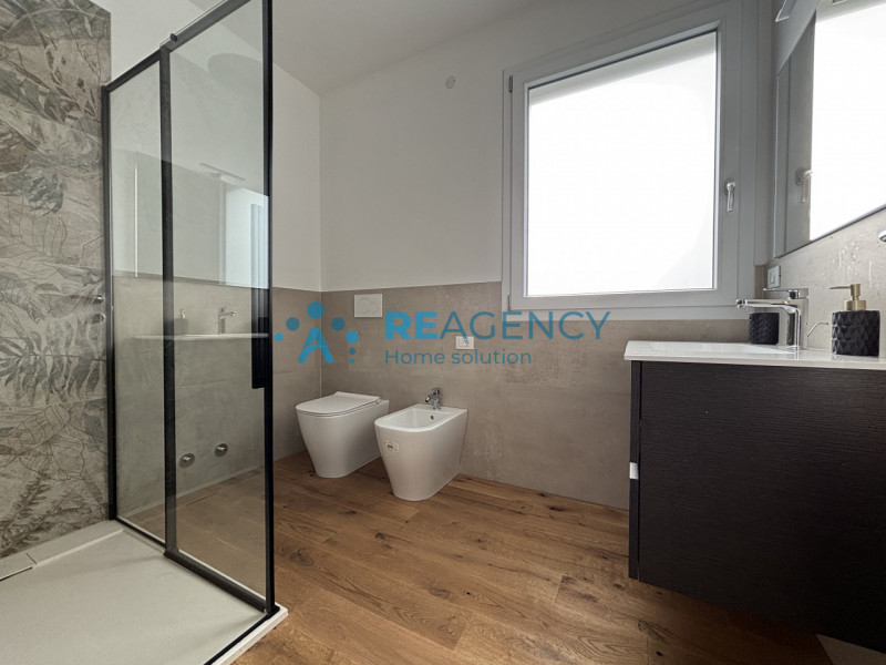 Scopri la tua nuova casa a Sovizzo! Questa splendida bifamiliare, situata in una tranquilla strad...