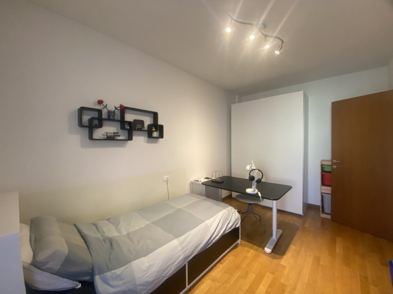 Scopri questa splendida villetta a schiera centrale situata nella tranquilla e comoda zona di Fer...