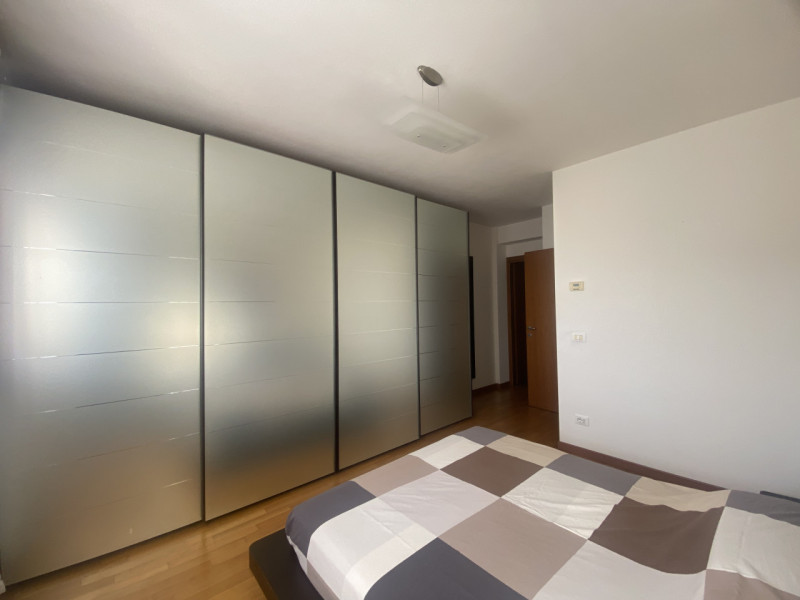 Scopri questa splendida villetta a schiera centrale situata nella tranquilla e comoda zona di Fer...