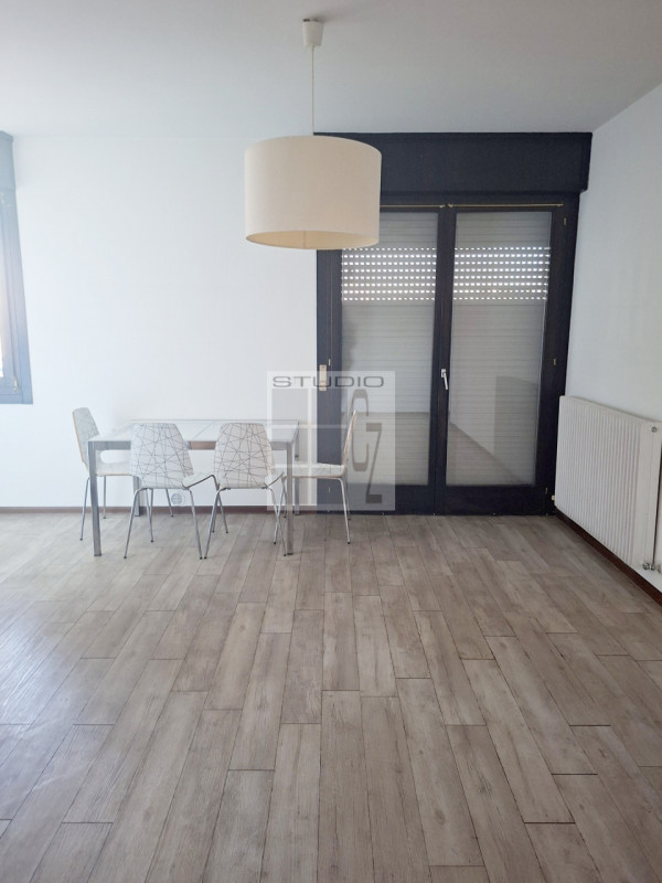 Scopri il tuo nuovo rifugio nel centro di Galliera Veneta! 
Questo affascinante appartamento tril...