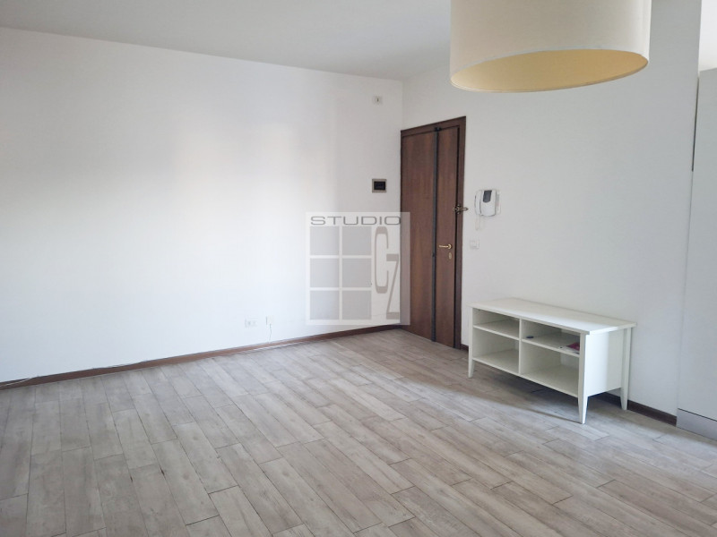 Scopri il tuo nuovo rifugio nel centro di Galliera Veneta! 
Questo affascinante appartamento tril...