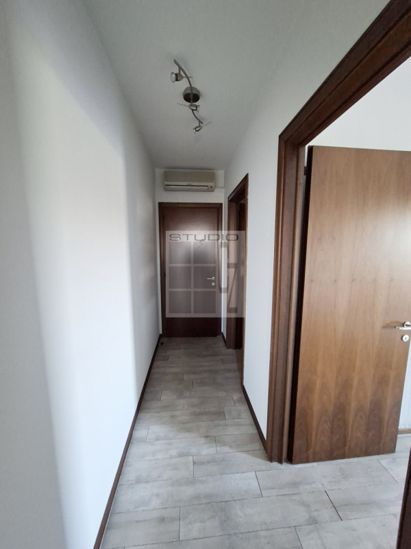 Scopri il tuo nuovo rifugio nel centro di Galliera Veneta! 
Questo affascinante appartamento tril...