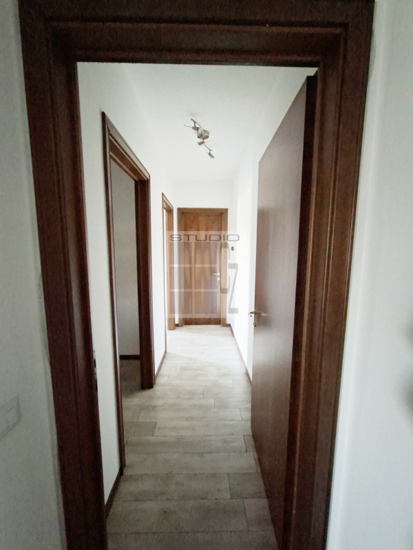 Scopri il tuo nuovo rifugio nel centro di Galliera Veneta! 
Questo affascinante appartamento tril...