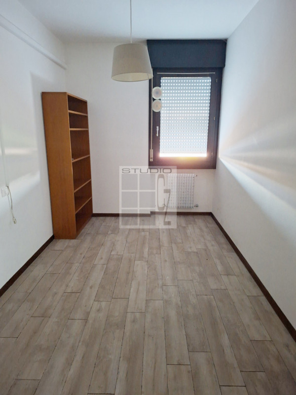 Scopri il tuo nuovo rifugio nel centro di Galliera Veneta! 
Questo affascinante appartamento tril...