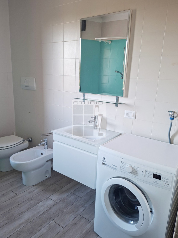 Scopri il tuo nuovo rifugio nel centro di Galliera Veneta! 
Questo affascinante appartamento tril...