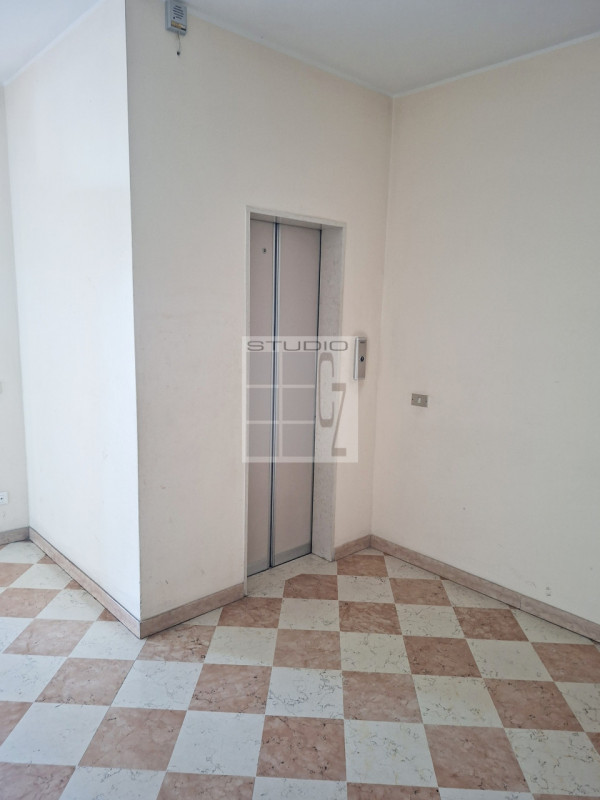 Scopri il tuo nuovo rifugio nel centro di Galliera Veneta! 
Questo affascinante appartamento tril...