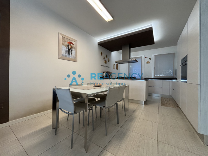 Scopri questa splendida porzione di casa di testa situata in una zona tranquilla di Costabissara,...