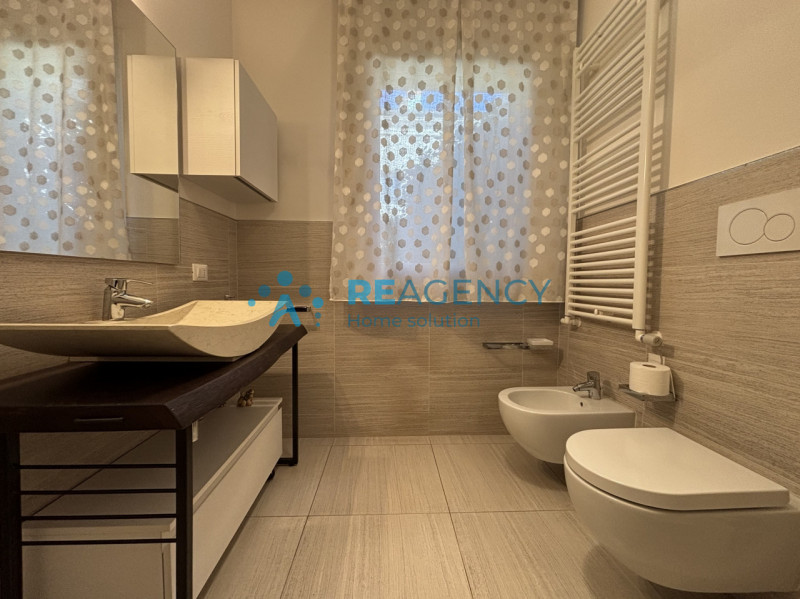 Scopri questa splendida porzione di casa di testa situata in una zona tranquilla di Costabissara,...