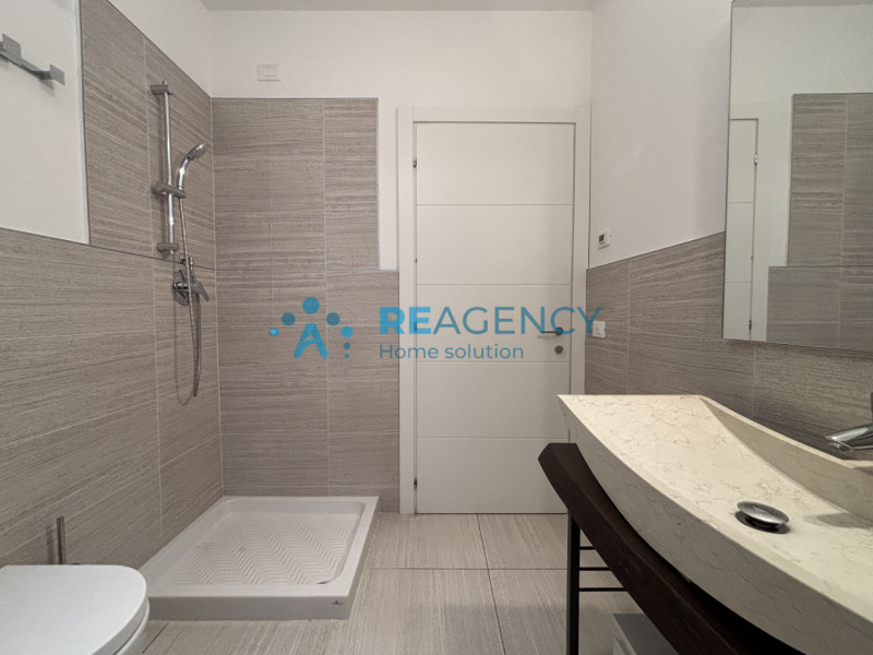 Scopri questa splendida porzione di casa di testa situata in una zona tranquilla di Costabissara,...