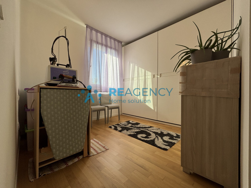 Scopri questa splendida porzione di casa di testa situata in una zona tranquilla di Costabissara,...