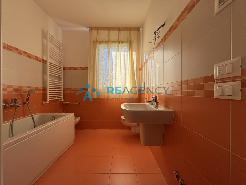 Scopri questa splendida porzione di casa di testa situata in una zona tranquilla di Costabissara,...