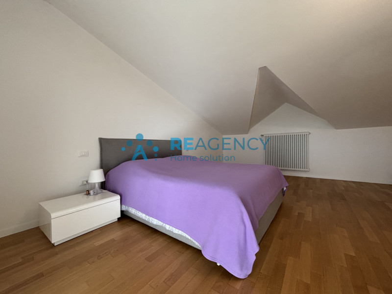 Scopri questa splendida porzione di casa di testa situata in una zona tranquilla di Costabissara,...