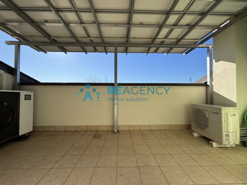 Scopri questa splendida porzione di casa di testa situata in una zona tranquilla di Costabissara,...