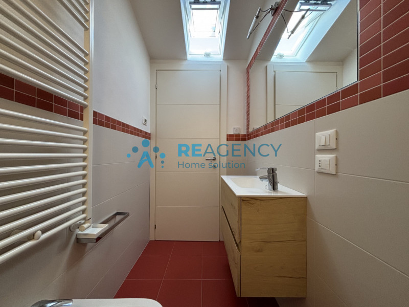 Scopri questa splendida porzione di casa di testa situata in una zona tranquilla di Costabissara,...