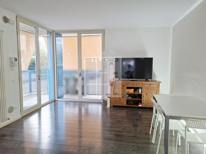 A Loreggiola proponiamo in vendita appartamento al PIANO TERRA.

L'ingresso pedonale dell'apparta...