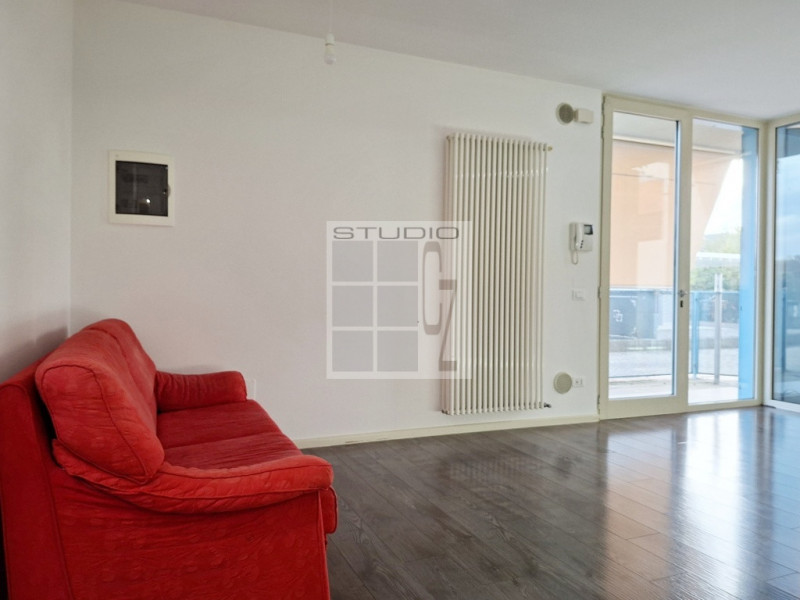 A Loreggiola proponiamo in vendita appartamento al PIANO TERRA.

L'ingresso pedonale dell'apparta...