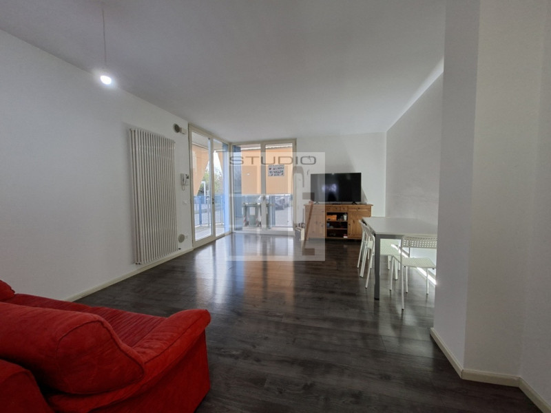 A Loreggiola proponiamo in vendita appartamento al PIANO TERRA.

L'ingresso pedonale dell'apparta...