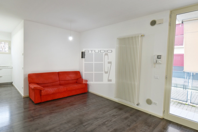 A Loreggiola proponiamo in vendita appartamento al PIANO TERRA.

L'ingresso pedonale dell'apparta...