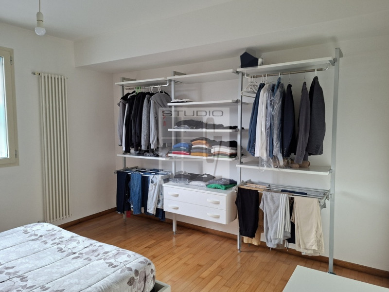 A Loreggiola proponiamo in vendita appartamento al PIANO TERRA.

L'ingresso pedonale dell'apparta...