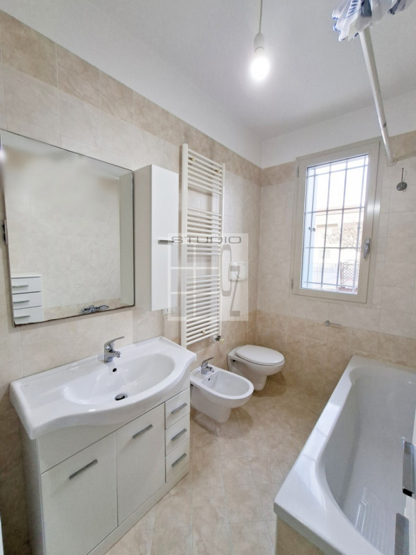 A Loreggiola proponiamo in vendita appartamento al PIANO TERRA.

L'ingresso pedonale dell'apparta...