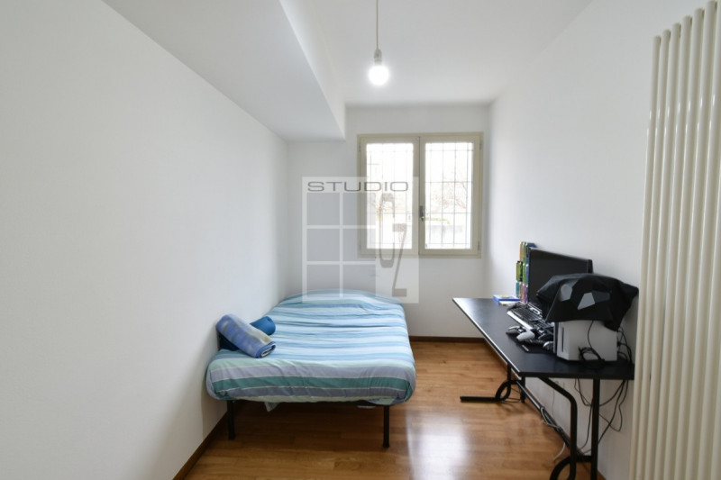 A Loreggiola proponiamo in vendita appartamento al PIANO TERRA.

L'ingresso pedonale dell'apparta...