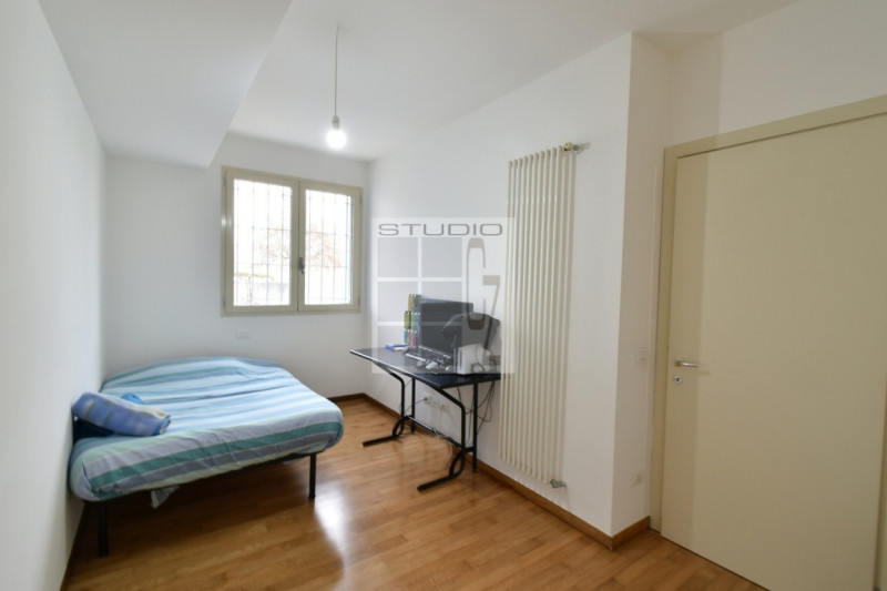 A Loreggiola proponiamo in vendita appartamento al PIANO TERRA.

L'ingresso pedonale dell'apparta...