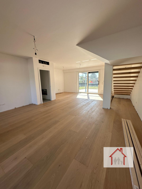 ELEGANTE BIFAMILIARE DI NUOVA COSTRUZIONE IN CLASSE A4 AD ARCADE 
Nel cuore di Arcade, proponiamo...