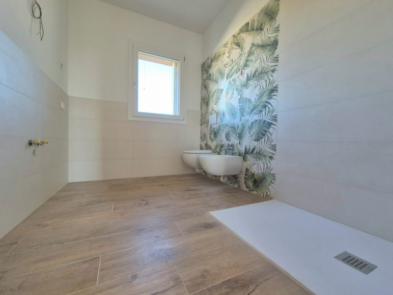 A Lonigo, in zona tranquilla, lontana dal traffico, proponiamo in vendita, due villette indipende...