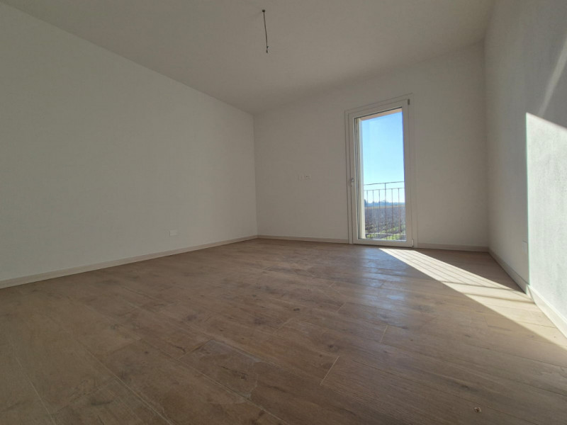 A Lonigo, in zona tranquilla, lontana dal traffico, proponiamo in vendita, due villette indipende...